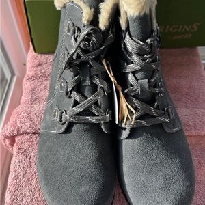 Earth Origins ankle boots. They are new ,never worn, in the original box.